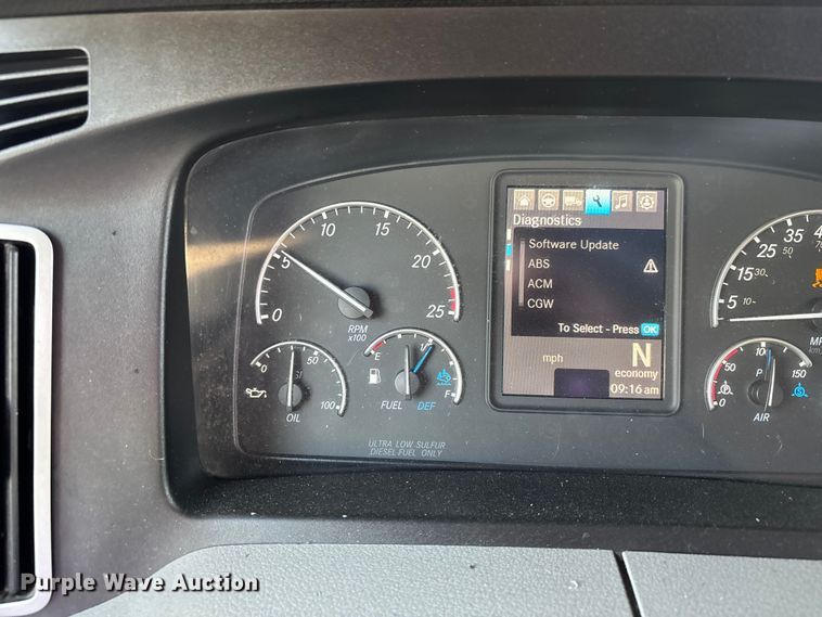 image for item DT0127 2020 Freightliner Cascadia 126 semi truck