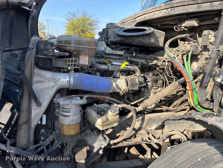 image for item DT0127 2020 Freightliner Cascadia 126 semi truck