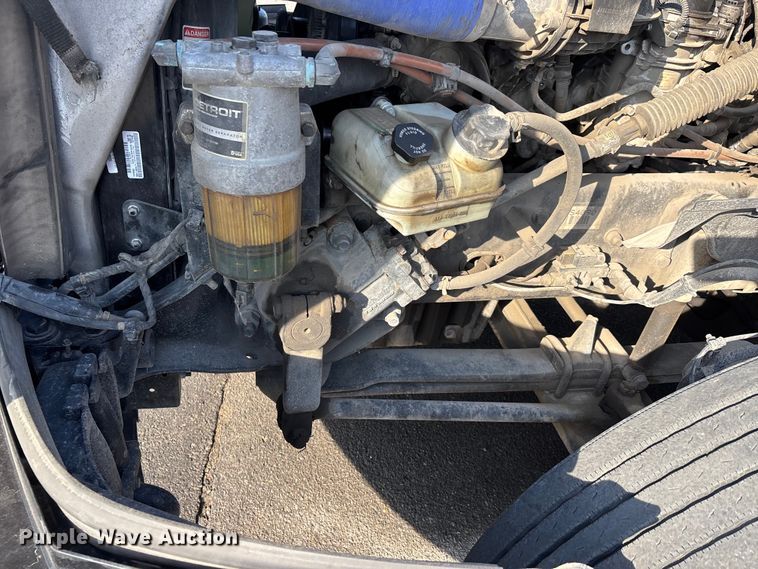 image for item DT0127 2020 Freightliner Cascadia 126 semi truck