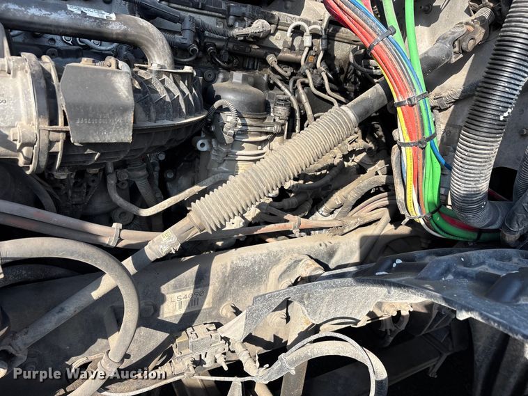 image for item DT0127 2020 Freightliner Cascadia 126 semi truck