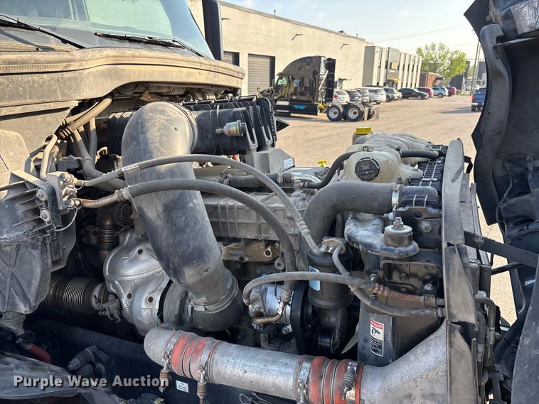 image for item DT0127 2020 Freightliner Cascadia 126 semi truck