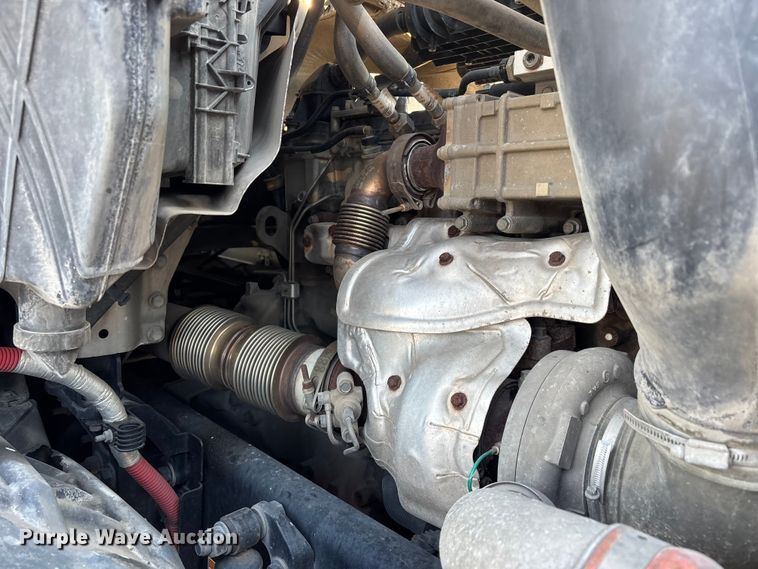 image for item DT0127 2020 Freightliner Cascadia 126 semi truck