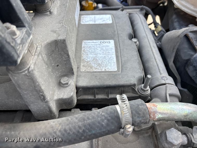 image for item DT0127 2020 Freightliner Cascadia 126 semi truck