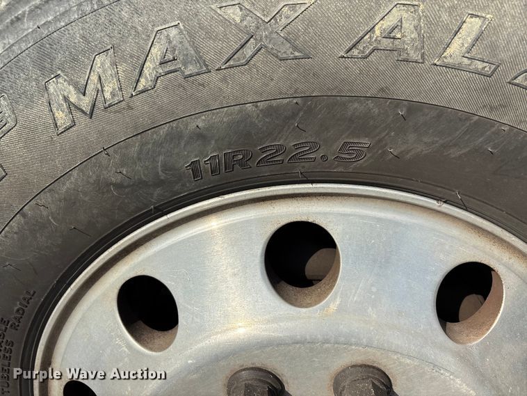 image for item DT0127 2020 Freightliner Cascadia 126 semi truck