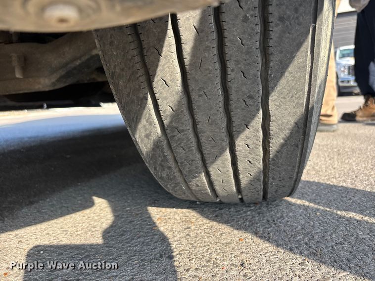 image for item DT0127 2020 Freightliner Cascadia 126 semi truck