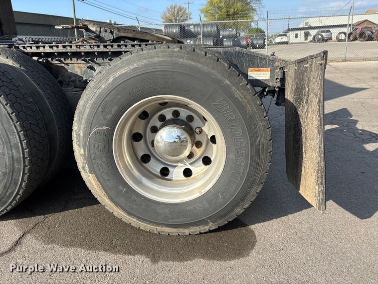 image for item DT0127 2020 Freightliner Cascadia 126 semi truck