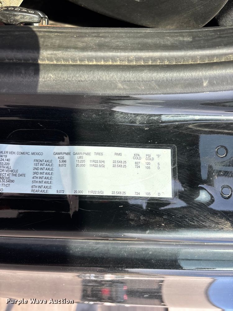 image for item DT0127 2020 Freightliner Cascadia 126 semi truck