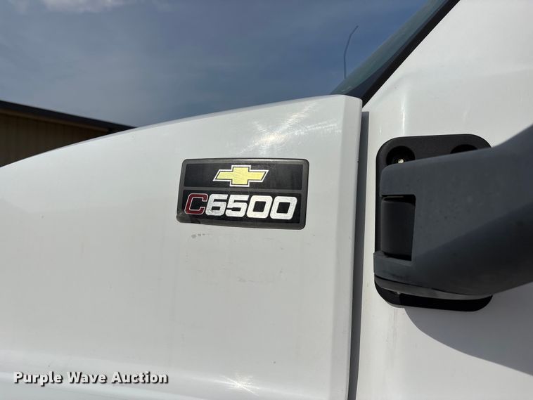 image for item DT0133 2008 Chevrolet C6500 flatbed truck