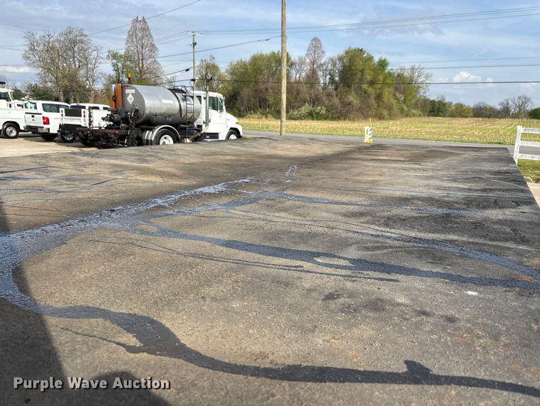 image for item DT0133 2008 Chevrolet C6500 flatbed truck