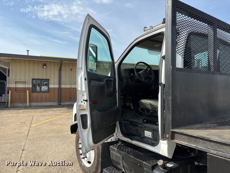image for item DT0133 2008 Chevrolet C6500 flatbed truck
