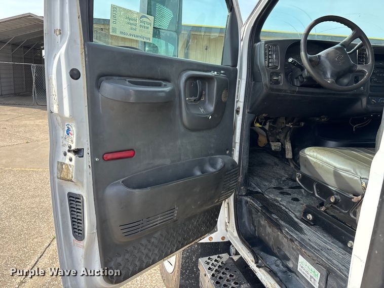 image for item DT0133 2008 Chevrolet C6500 flatbed truck