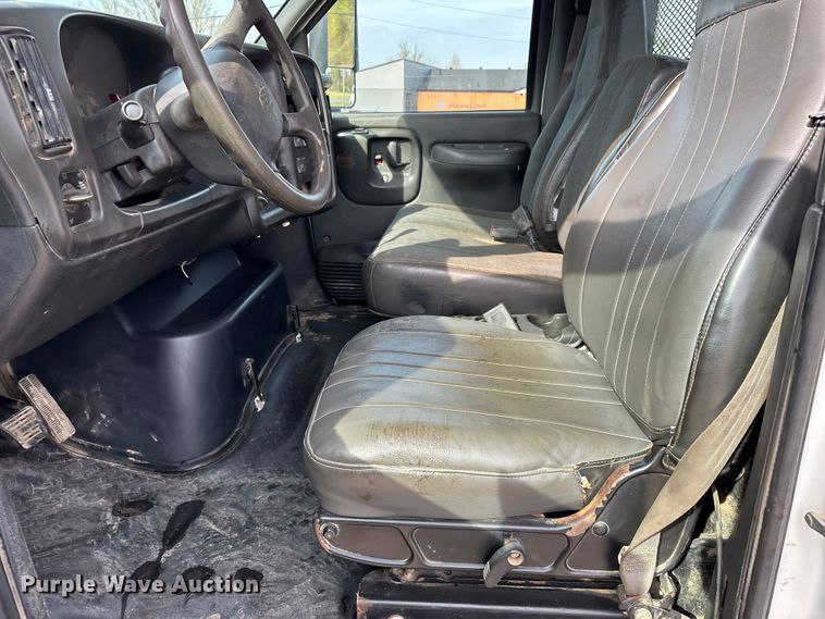 image for item DT0133 2008 Chevrolet C6500 flatbed truck