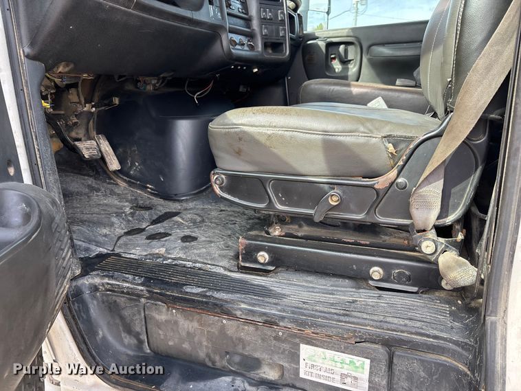 image for item DT0133 2008 Chevrolet C6500 flatbed truck