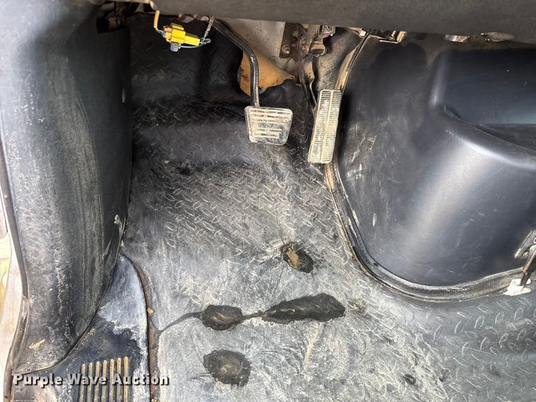 image for item DT0133 2008 Chevrolet C6500 flatbed truck