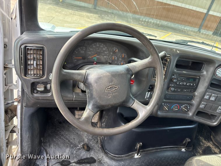 image for item DT0133 2008 Chevrolet C6500 flatbed truck