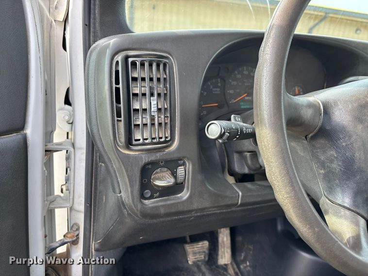 image for item DT0133 2008 Chevrolet C6500 flatbed truck