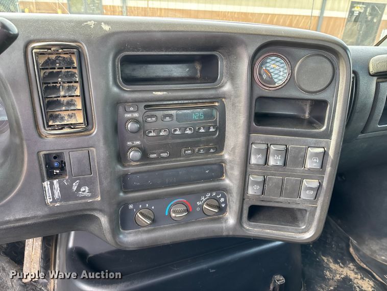 image for item DT0133 2008 Chevrolet C6500 flatbed truck