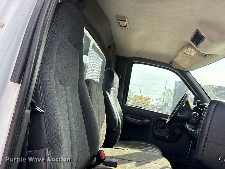 image for item DT0133 2008 Chevrolet C6500 flatbed truck