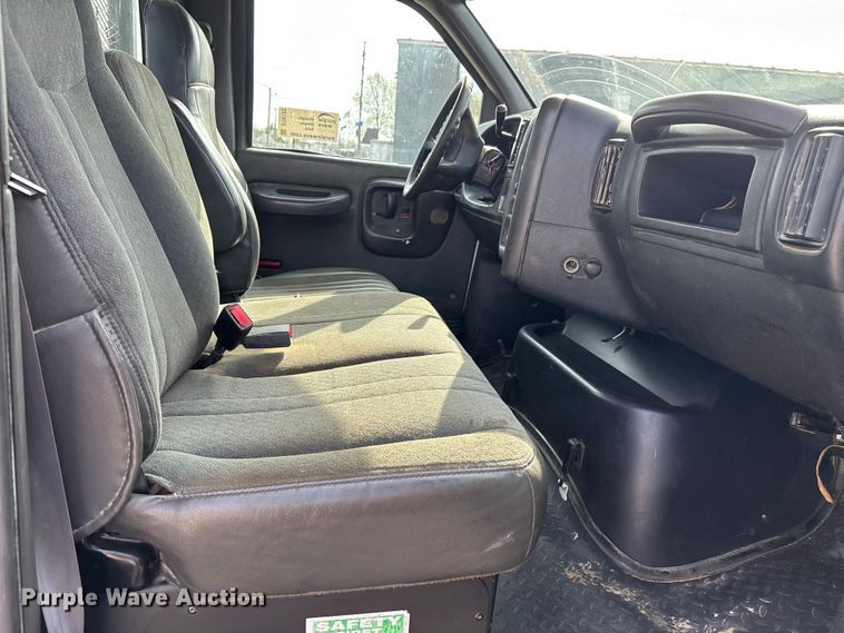 image for item DT0133 2008 Chevrolet C6500 flatbed truck