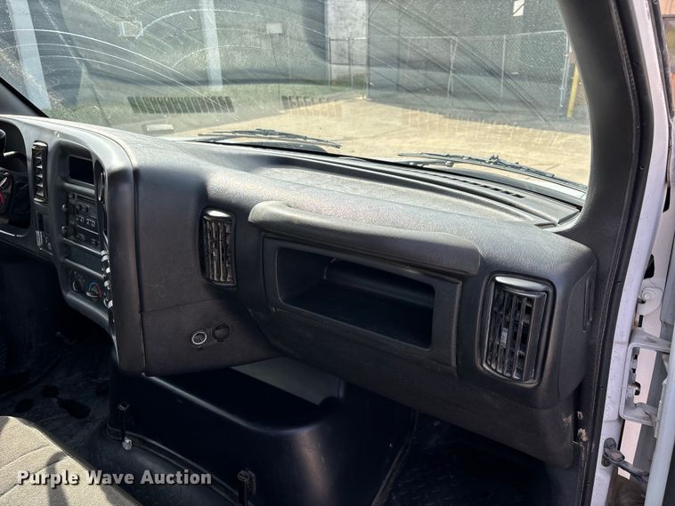 image for item DT0133 2008 Chevrolet C6500 flatbed truck