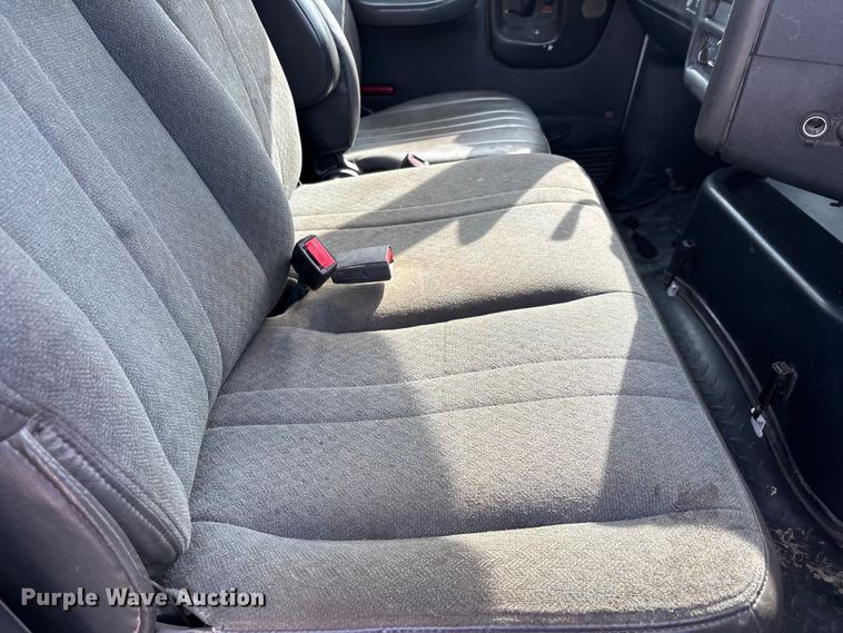 image for item DT0133 2008 Chevrolet C6500 flatbed truck