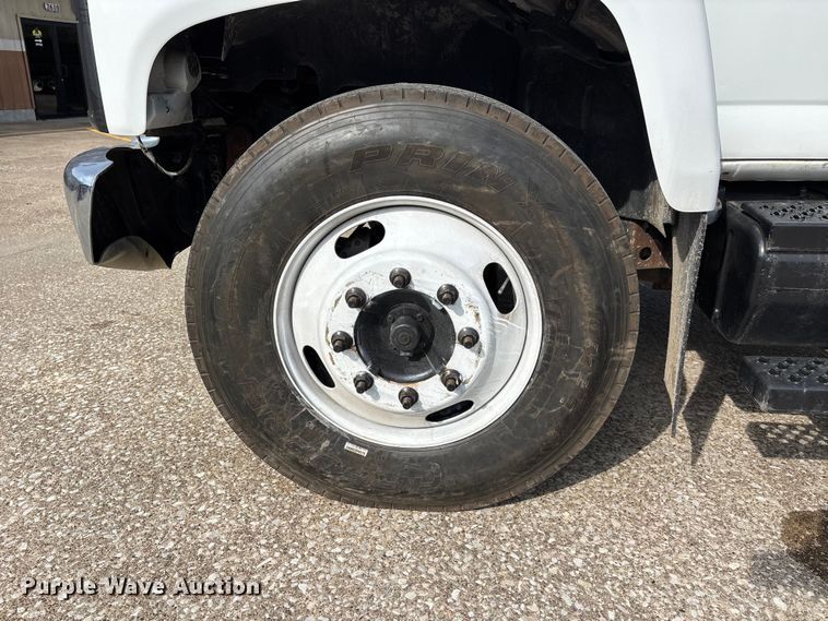 image for item DT0133 2008 Chevrolet C6500 flatbed truck