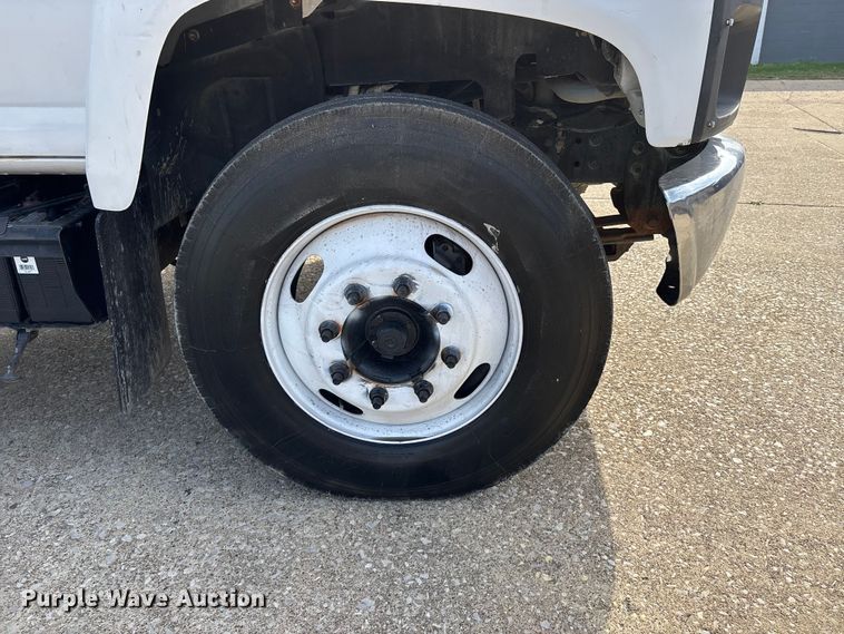 image for item DT0133 2008 Chevrolet C6500 flatbed truck