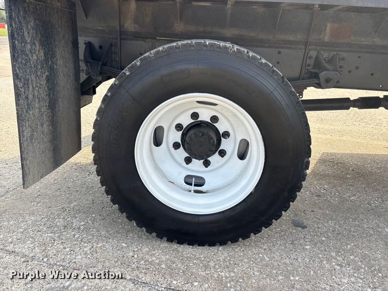 image for item DT0133 2008 Chevrolet C6500 flatbed truck