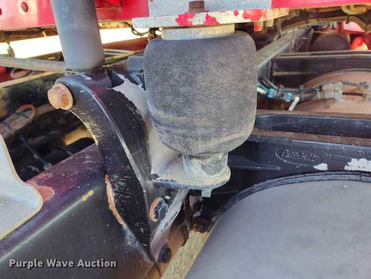 image for item DT0995 2010 Peterbilt 389 semi truck