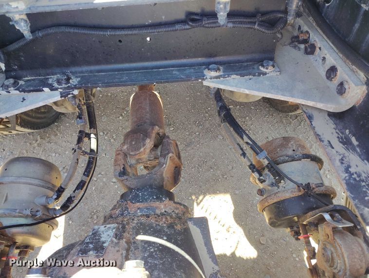 image for item DT0995 2010 Peterbilt 389 semi truck