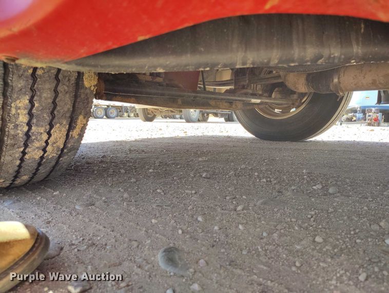 image for item DT0995 2010 Peterbilt 389 semi truck