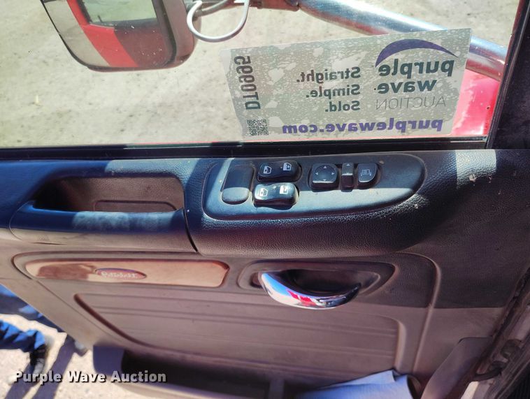 image for item DT0995 2010 Peterbilt 389 semi truck