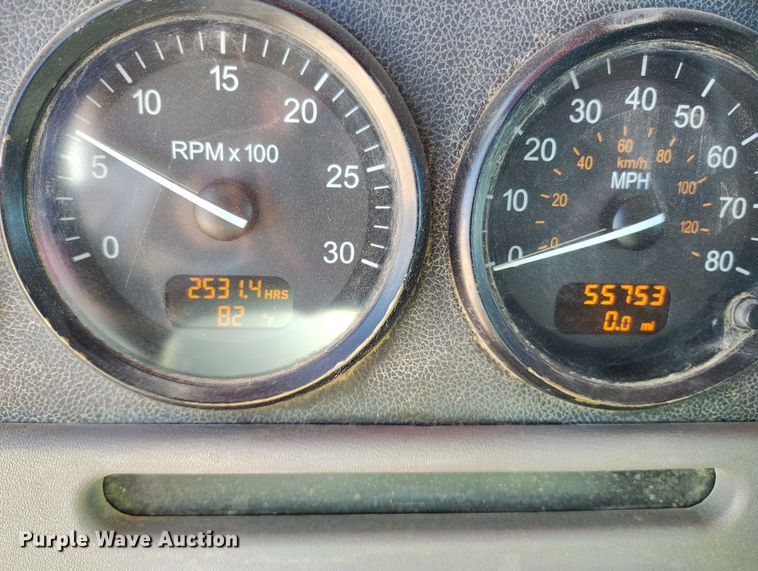 image for item DT0995 2010 Peterbilt 389 semi truck