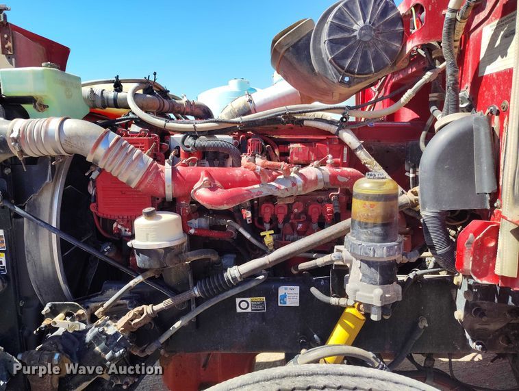 image for item DT0995 2010 Peterbilt 389 semi truck