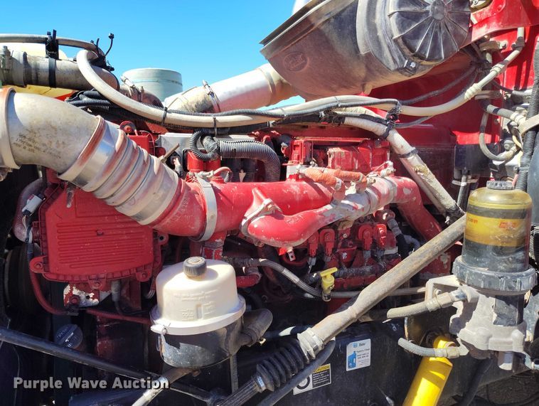 image for item DT0995 2010 Peterbilt 389 semi truck