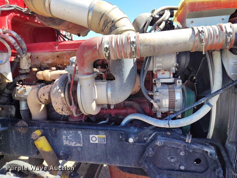 image for item DT0995 2010 Peterbilt 389 semi truck