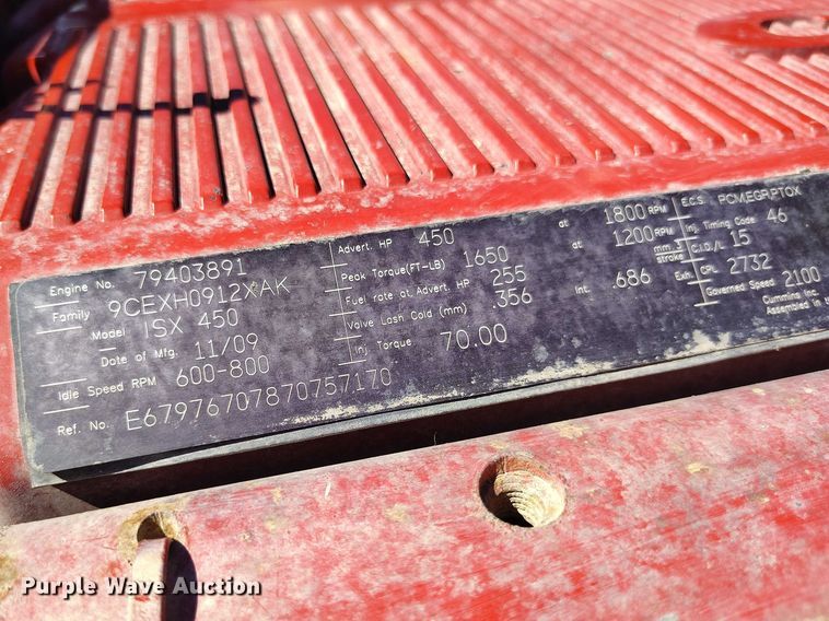 image for item DT0995 2010 Peterbilt 389 semi truck