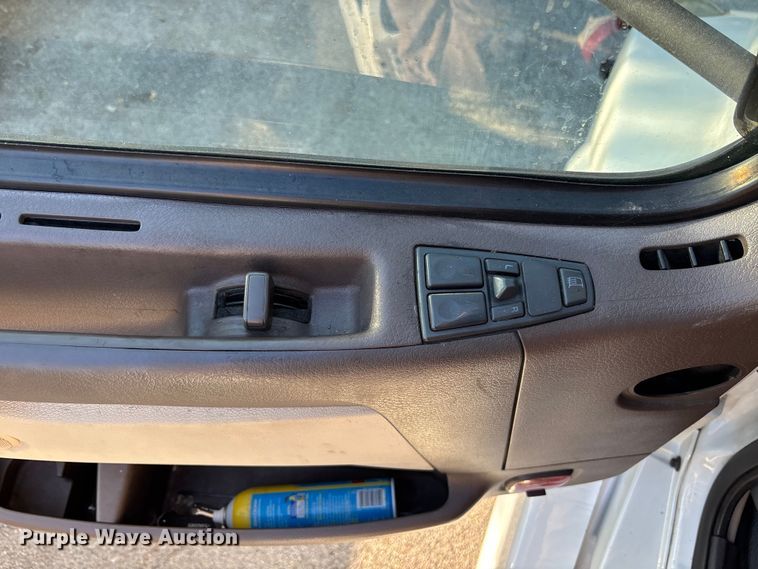 image for item DU0443 2013 Volvo VNL semi truck