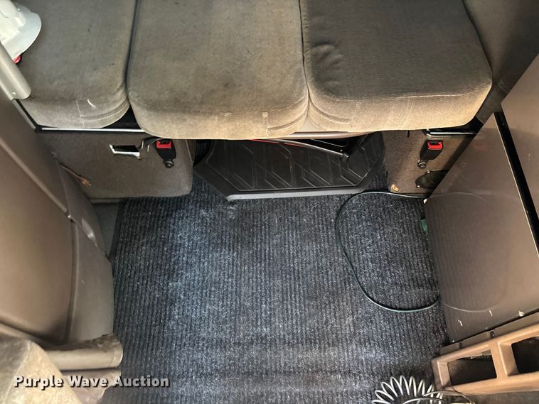 image for item DU0443 2013 Volvo VNL semi truck