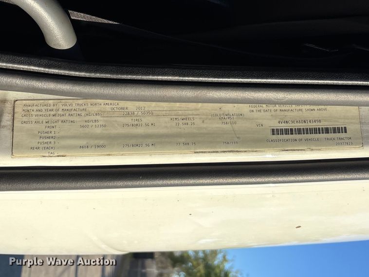 image for item DU0443 2013 Volvo VNL semi truck