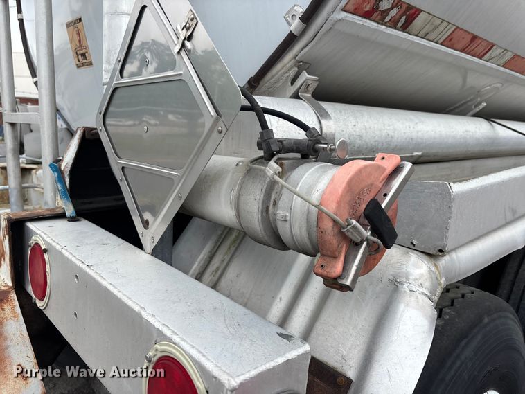 image for item DU0453 1974 Great Dane tank trailer