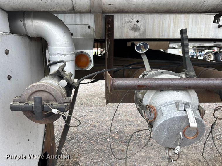 image for item DU0453 1974 Great Dane tank trailer