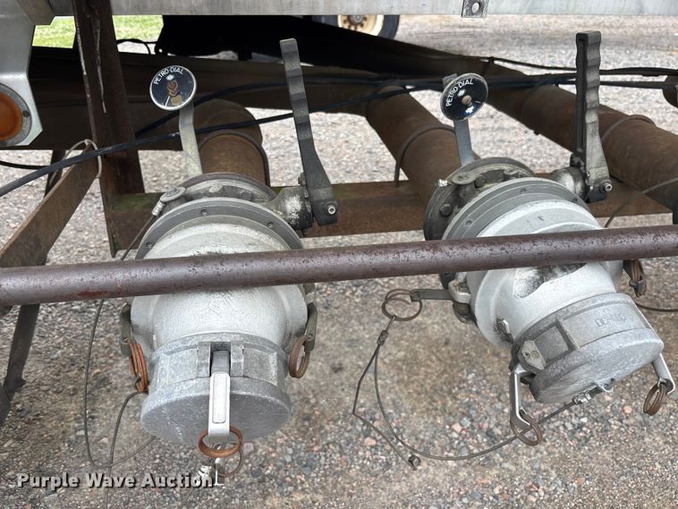 image for item DU0453 1974 Great Dane tank trailer