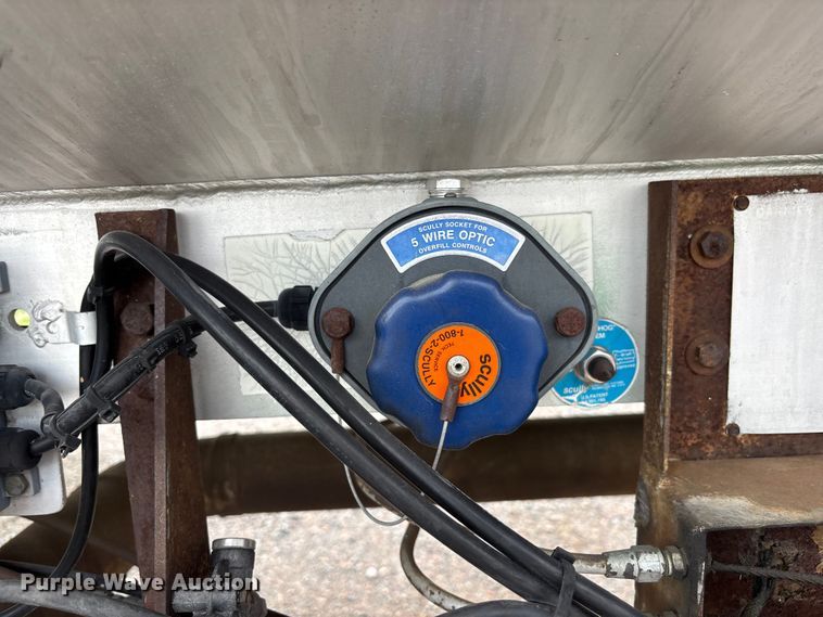 image for item DU0453 1974 Great Dane tank trailer