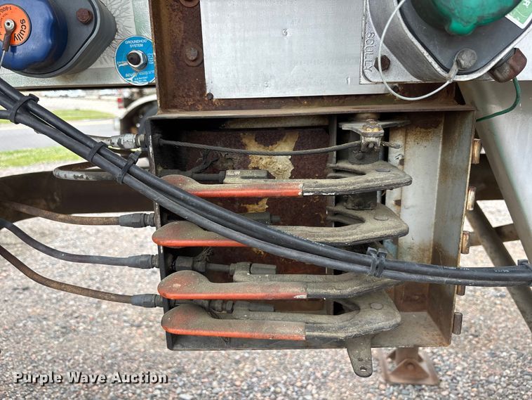 image for item DU0453 1974 Great Dane tank trailer