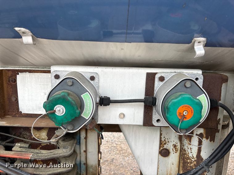 image for item DU0453 1974 Great Dane tank trailer