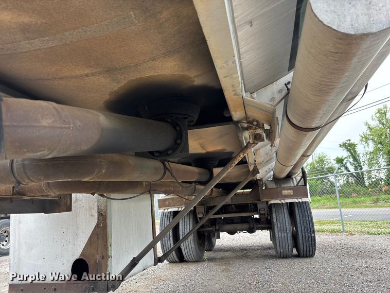 image for item DU0453 1974 Great Dane tank trailer