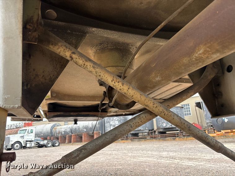 image for item DU0453 1974 Great Dane tank trailer