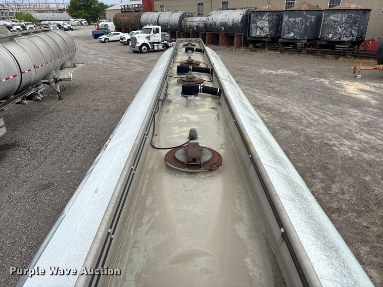 image for item DU0453 1974 Great Dane tank trailer