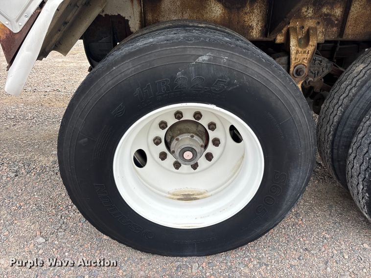 image for item DU0453 1974 Great Dane tank trailer